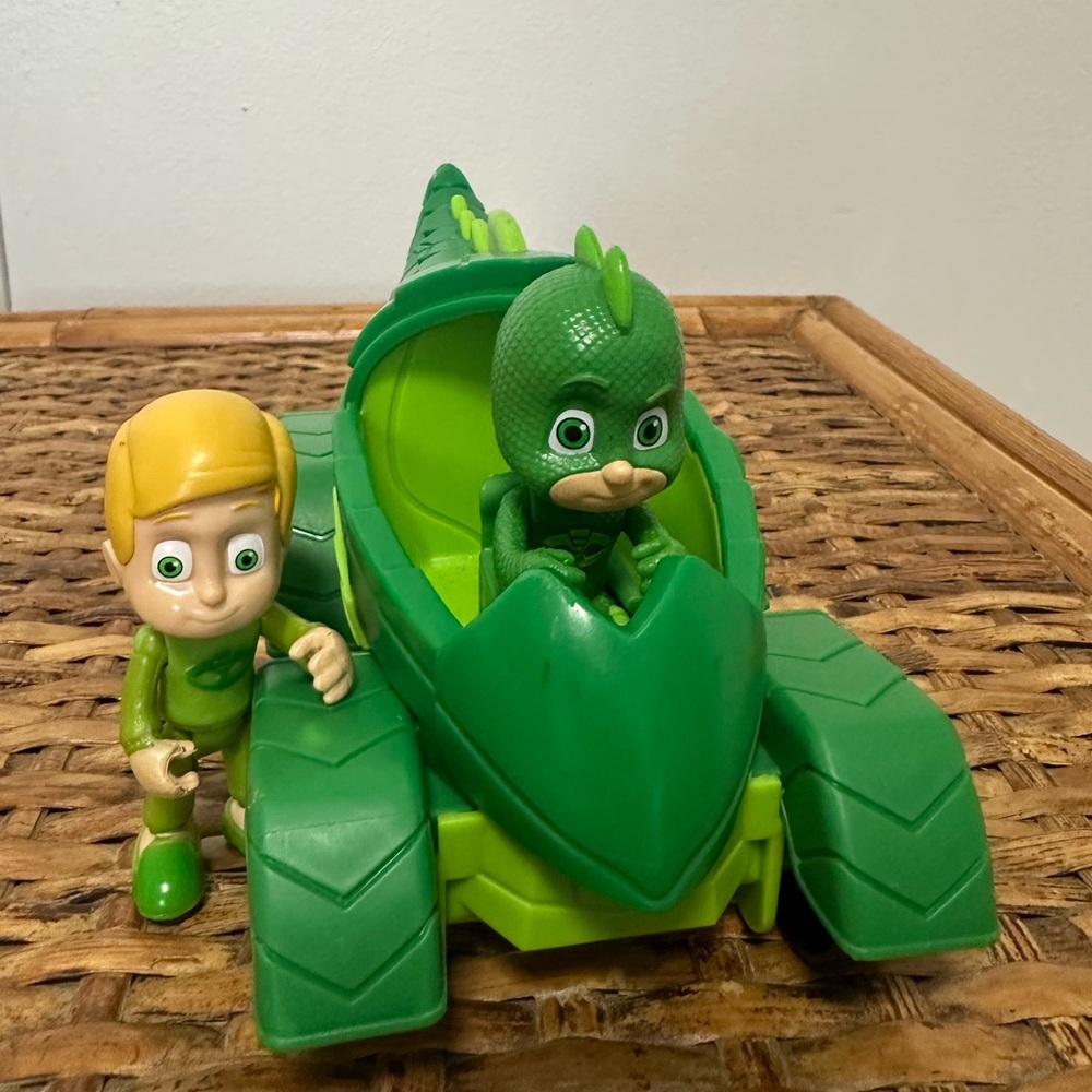 Gekko Mobile + 2 Posable Gekko Action Figures